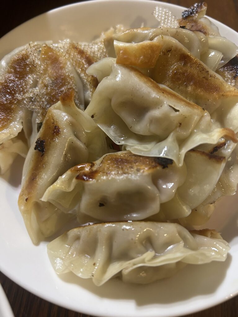 焼きあがった手作り餃子