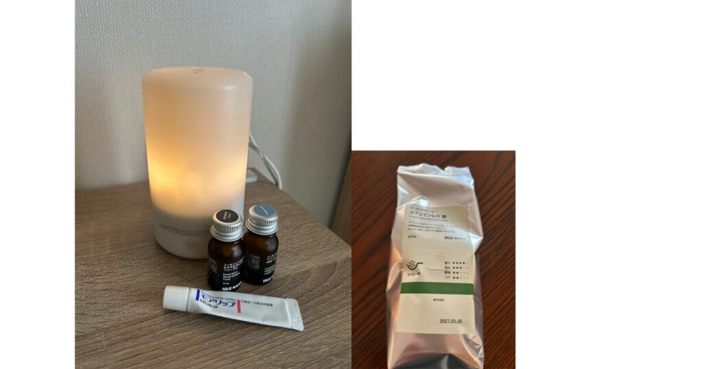 机の上にアロマディフューザーとアロマオイル2本と、モアリップの置かれている画像の隣に、カフェインレスコーヒーの袋の画像